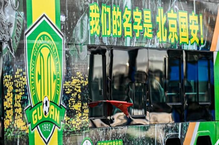 目前，塞维利亚在西甲2胜7平7负积13分，位居积分榜第16位，与降级区同分。